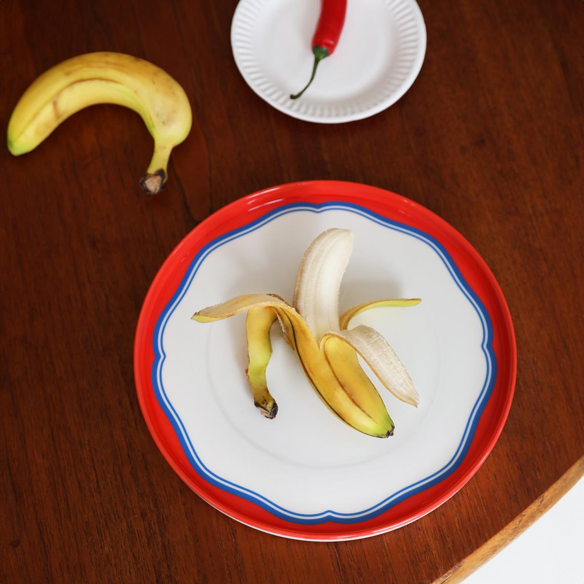 Plate daydream bulge red