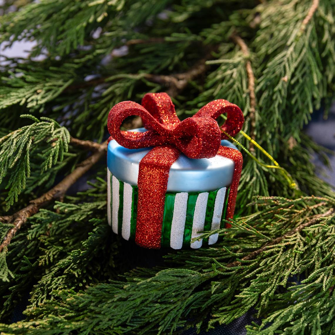 Ornament gift green