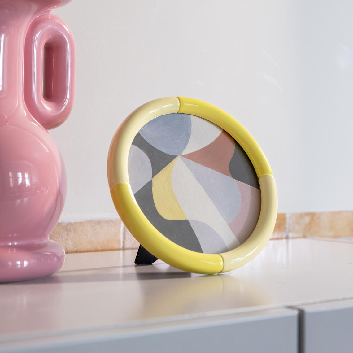 Photo frame rift round yellow