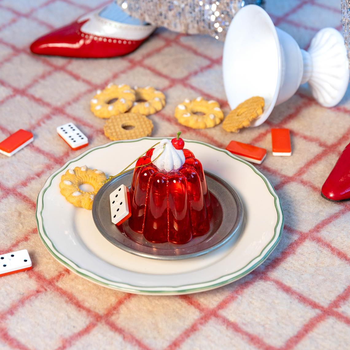 Ornament pudding red