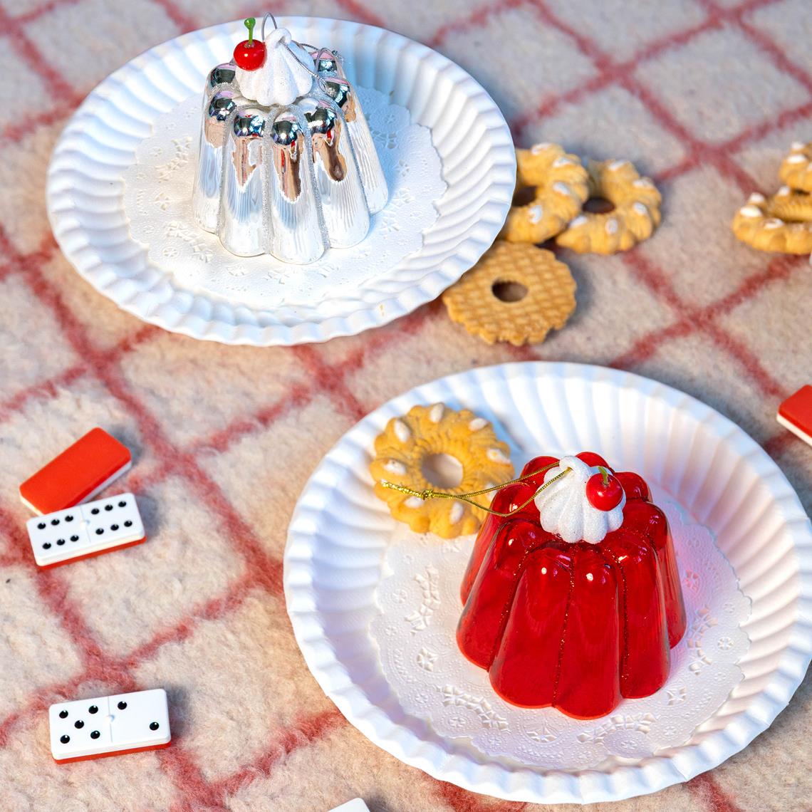 Ornament pudding red