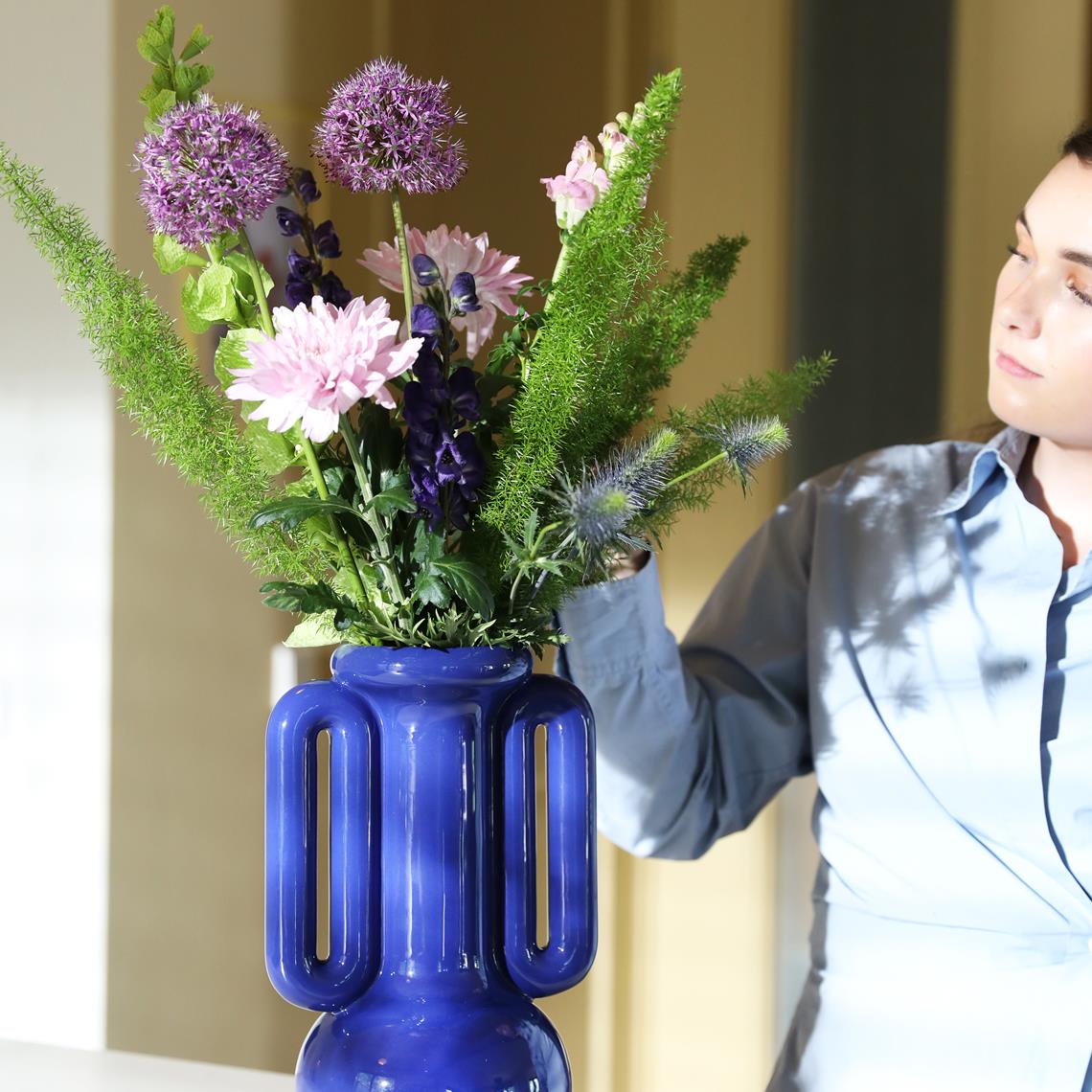 Vase amfora dark blue