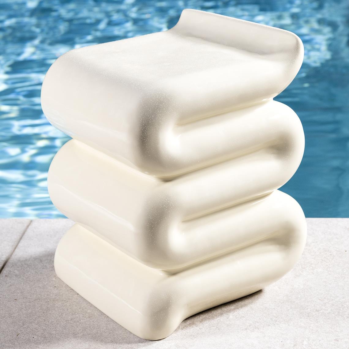 Pillar whip off white