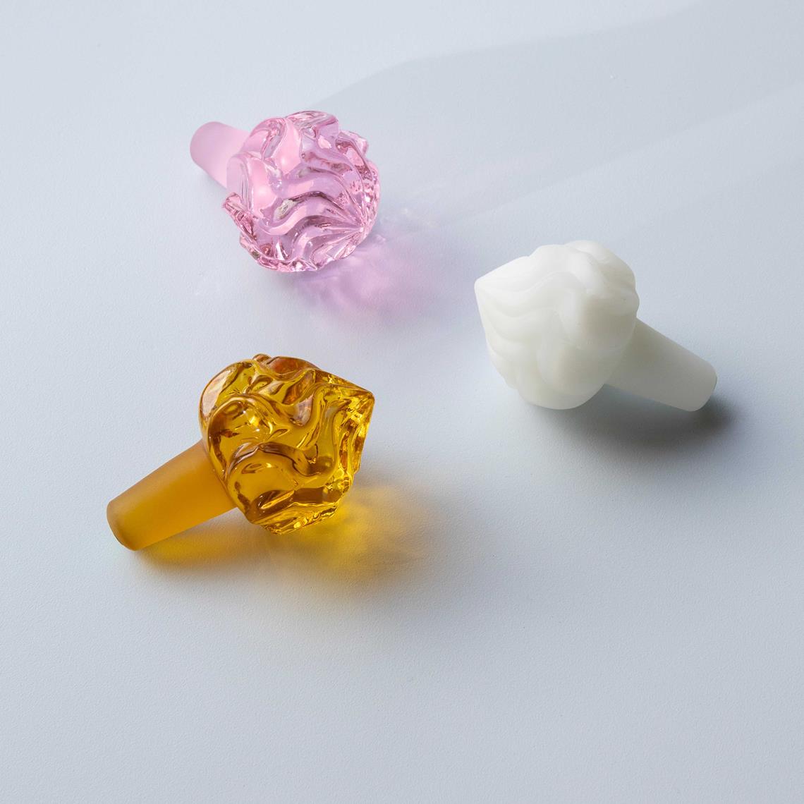 Bottle stopper whip amber