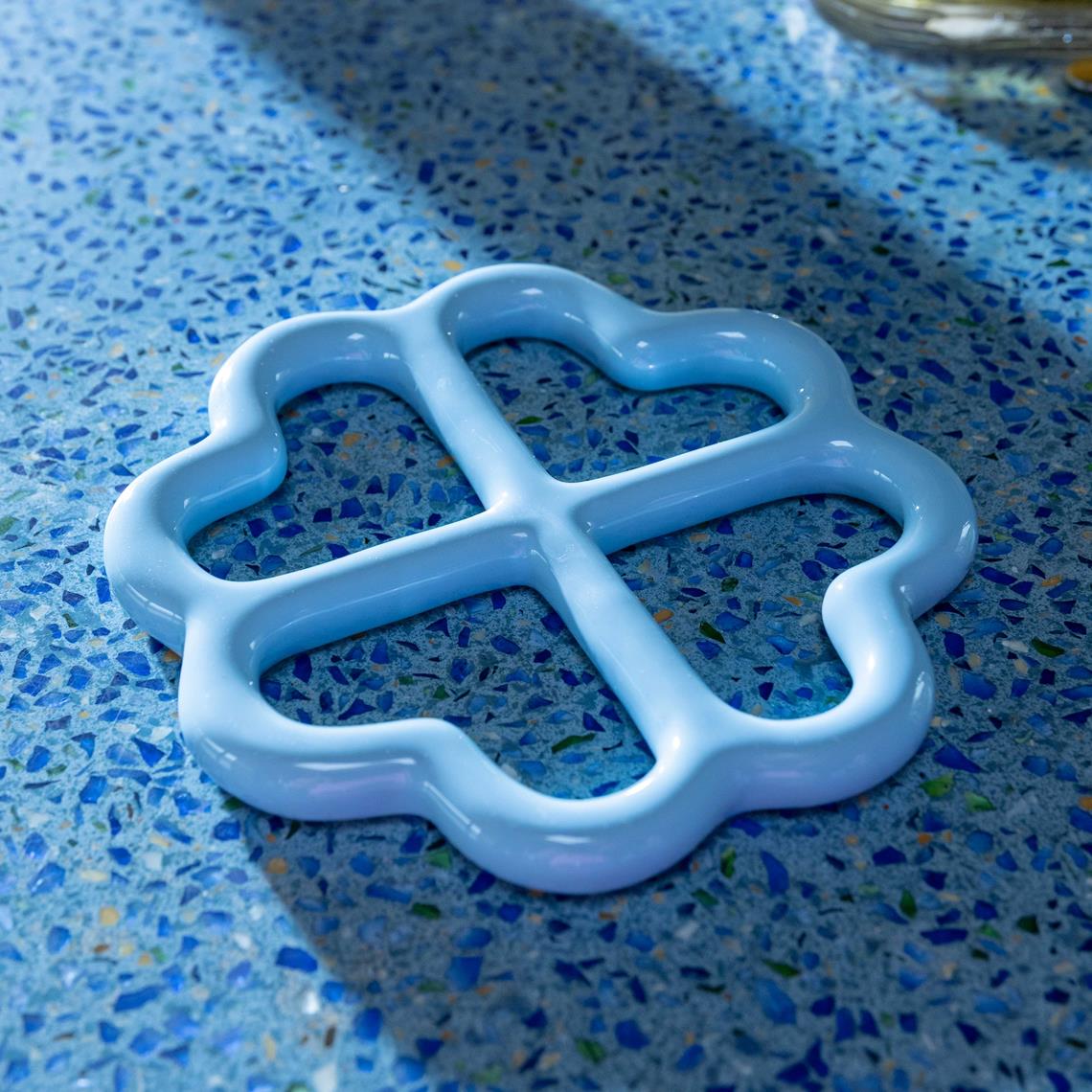Trivet clover blue
